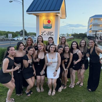 The Pier House - American Near Me - Cape May, New Jersey