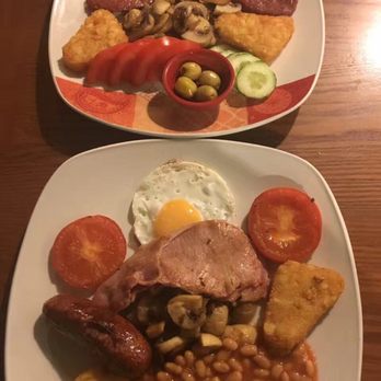 Cafe Maya - Full english breakfast on bottom and house breakfast on top. Super yum! - Cafes Near Me - London, XGL