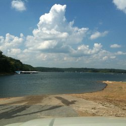 Horseshoe Bend Marina - Horseshoe Marina across the water