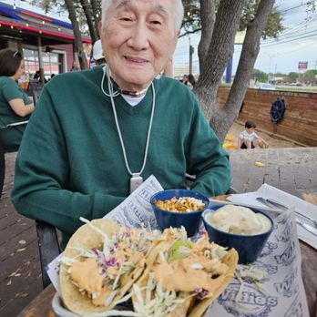 Willie's Grill & Icehouse - Grilled Redfish Tacos - Burgers Near Me - San Antonio, Texas Willie's Grill & Icehouse - Grilled Redfish Tacos - Burgers Near Me - San Antonio, Texas