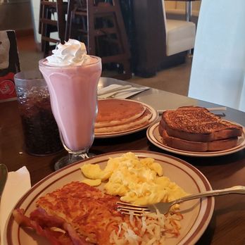 Bob's Big Boy Broiler - American Near Me - Downey, California