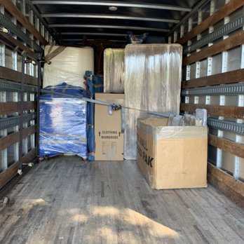 Jackie Movers - Trucks big enough for a 3 bedrooms house - Movers Near Me Jackie Movers - Trucks big enough for a 3 bedrooms house - Movers Near Me