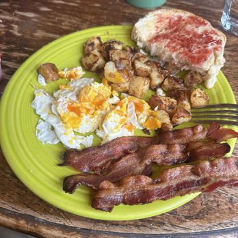 Farmhouse Cafe and Bakery - Farmhouse breakfast - Cafes Near Me - Taos, New Mexico