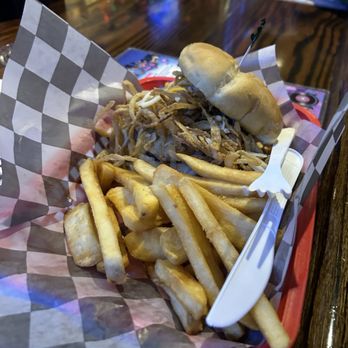 Huey's Millington - Burgers Near Me - Millington, Tennessee