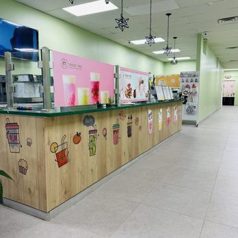 Yoomi Tea - Cute counter space and interior - Bubble Tea Near Me - Poughkeepsie, New York