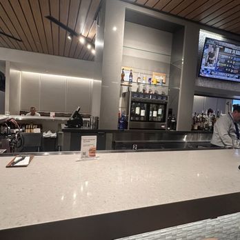 Admirals Club - Concourse H/K - The bar - Airport Lounges Near Me - Chicago, Illinois Admirals Club - Concourse H/K - The bar - Airport Lounges Near Me - Chicago, Illinois