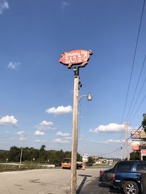 Smokey Pig Bar-B-Q by null