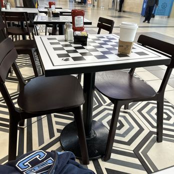 Kingside Diner - Lambert Airport - Outside tables - Wine Bars Near Me - St. Louis, Missouri Kingside Diner - Lambert Airport - Outside tables - Wine Bars Near Me - St. Louis, Missouri