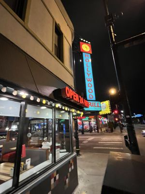 Hollywood Grill by null