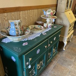 Loyd’s Antiques