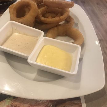 VIPS Gran Vía - Onion rings and sauces - American Near Me - Madrid, M