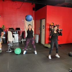 Sofit Huntington Beach - Morning strength and bootcamp class