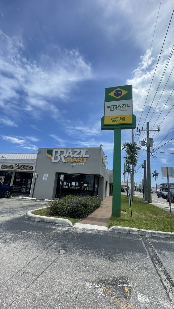 Brazil Mart Aventura Logo