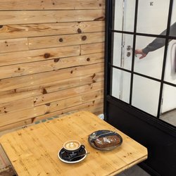 Fábrica Coffee Roasters - Cappuccino and banana bread