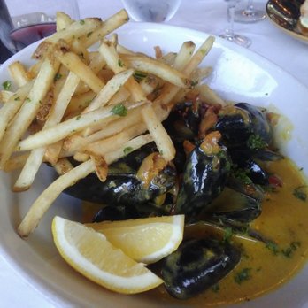 Glen Ellen Inn - their signature dish (IMHO) garlic fries and mussels - Vacation Rentals Near Me - Glen Ellen, California Glen Ellen Inn - their signature dish (IMHO) garlic fries and mussels - Vacation Rentals Near Me - Glen Ellen, California
