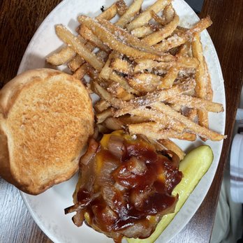 Rose & Crown - Burger - Gastropubs Near Me - Lewes, Delaware