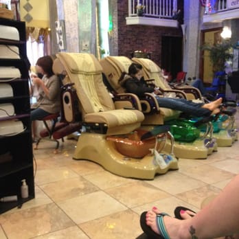 Elite Spa & Nail - It bothered me that the employees that weren't working, were just hanging out, lounging in spa chairs, on their phones, eating. - Day Spas Near Me - Arlington, Texas Elite Spa & Nail - It bothered me that the employees that weren't working, were just hanging out, lounging in spa chairs, on their phones, eating. - Day Spas Near Me - Arlington, Texas