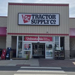 Tractor Supply - Entrance