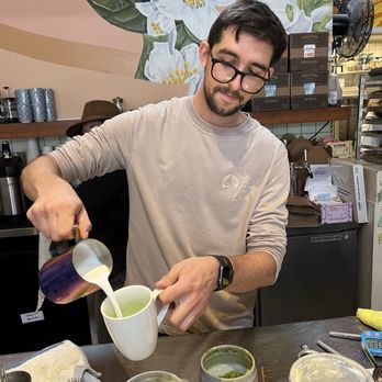 Secret Sister - Dave putting the final touch on a matcha latte. - Bakeries Near Me - San Diego, California Secret Sister - Dave putting the final touch on a matcha latte. - Bakeries Near Me - San Diego, California