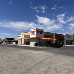 Dunkin' - This Dunkin' Donuts is also home to Baskin Robbins (5/17/2023)