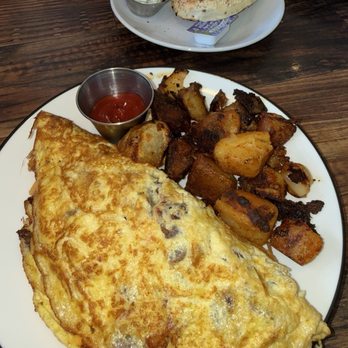 Roasters 'N Toasters North Miami Beach - Meat 'N Cheese Omelet and everything Bagel - Delis Near Me - North Miami Beach, Florida Roasters 'N Toasters North Miami Beach - Meat 'N Cheese Omelet and everything Bagel - Delis Near Me - North Miami Beach, Florida