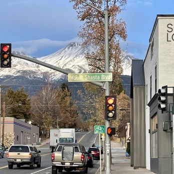 Summit Lofts - Excellent view of Mt Shasta at the Summit Lofts building - Hotels Near Me - Mount Shasta, California