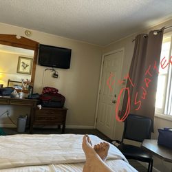 The Dew Drop Inn Motel - The view from a bed.