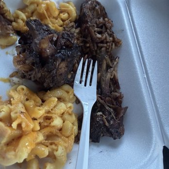 Reggae Rail - Mac and cheese with Oxtail - Caribbean Near Me - Tallahassee, Florida Reggae Rail - Mac and cheese with Oxtail - Caribbean Near Me - Tallahassee, Florida