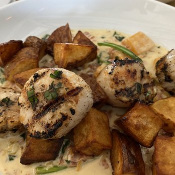 Robert's Maine Grill - Grilled scallops - New American Near Me - Kittery, Maine Robert's Maine Grill - Grilled scallops - New American Near Me - Kittery, Maine