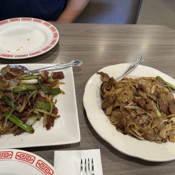 Chef Chen - Mongolian beef and beef chow fun - Chinese Near Me - Montebello, California