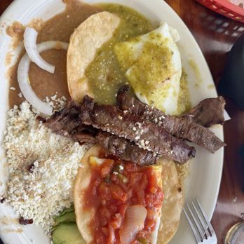 Taqueria Los Charros - Huevos divorciandos - Mexican Near Me - Houston, Texas Taqueria Los Charros - Huevos divorciandos - Mexican Near Me - Houston, Texas