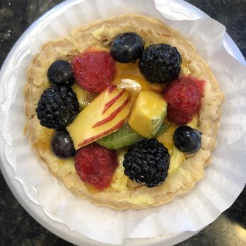 Le Croissant Dore - Fruit Tart - Bakeries Near Me - Westminster, California Le Croissant Dore - Fruit Tart - Bakeries Near Me - Westminster, California