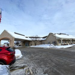 Froedtert Hartford Health Center - The main entrance to the clinic.