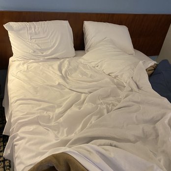 Curly Redwood Lodge - Springs coming through bed. Old and stiff sheets. - Hotels Near Me - Crescent City, California