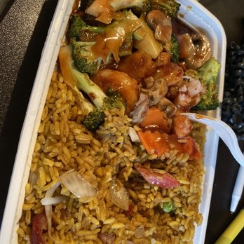 Mr Chen's Restaurant - Shrimp in garlic sauce with broccoli carrots and mushrooms... the best !!!! - Chinese Near Me - Carle Place, New York Mr Chen's Restaurant - Shrimp in garlic sauce with broccoli carrots and mushrooms... the best !!!! - Chinese Near Me - Carle Place, New York