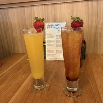 Broken Yolk Cafe - Cafes Near Me - Palm Springs, California