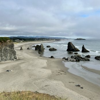 Face Rock State Scenic Viewpoint - The undisturbed Oregon coastline from Face Rock Viewpoint. - Landmarks & Historical Buildings Near Me - Bandon, Oregon