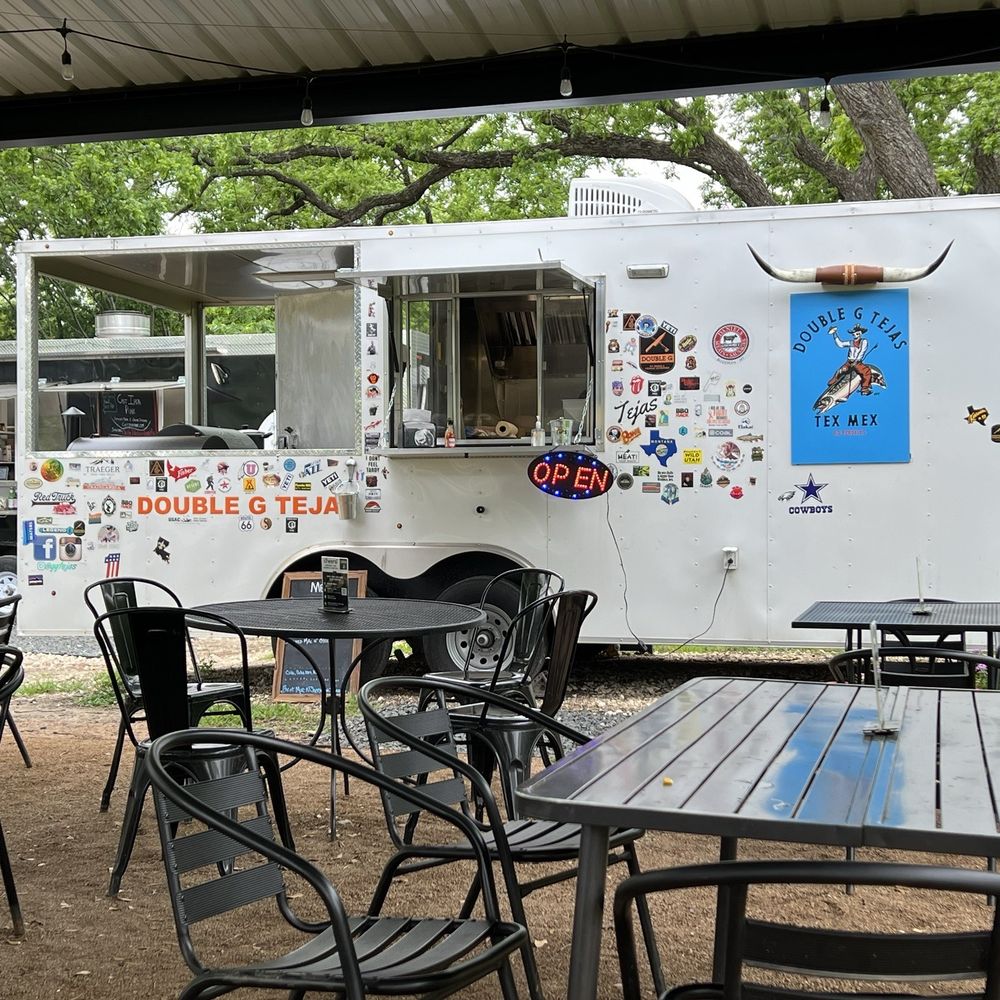 Double G Tejas - Double G Tejas food truck and seating - Food Trucks Near Me - Johnson City, Texas