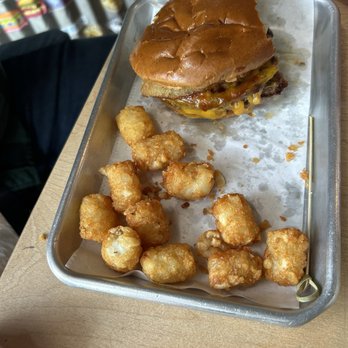 MAK'S House La Grange - Homely Honky Tonk Burger w/Side - Bars Near Me - La Grange, Illinois MAK'S House La Grange - Homely Honky Tonk Burger w/Side - Bars Near Me - La Grange, Illinois