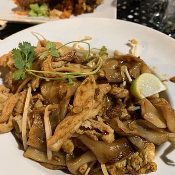 SEAK - Chicken pad see ew ($17) - Vietnamese Near Me - Edgewater, New Jersey