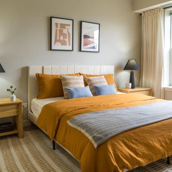 Elmhurst 255 - Bedroom - Apartments Near Me - Elmhurst, Illinois Elmhurst 255 - Bedroom - Apartments Near Me - Elmhurst, Illinois