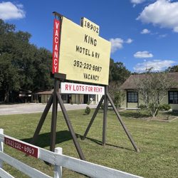 King Motel & RV - Entrance/Sign