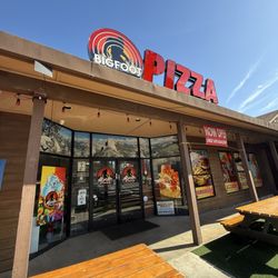 Bigfoot Pizza - Outside