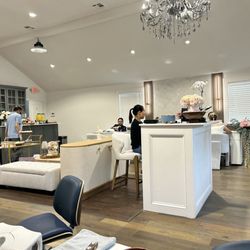 La Bella Nail Spa - Front desk