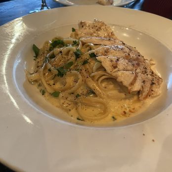 PINO - Fettuccine Alfredo with chicken - Italian Near Me - Phoenix, Arizona