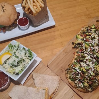 Kings Arms Common - Avocado flat bread Quasedilla Bacon cheeseburger - Pubs Near Me - Wolfville, Nova Scotia Kings Arms Common - Avocado flat bread Quasedilla Bacon cheeseburger - Pubs Near Me - Wolfville, Nova Scotia