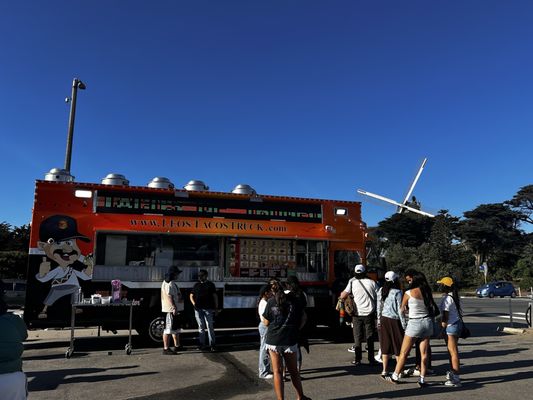 Leo’s Tacos Truck by null