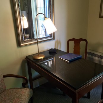 The Capri Inn - Great cozy desk area. - Hotels Near Me - Naples, Florida The Capri Inn - Great cozy desk area. - Hotels Near Me - Naples, Florida