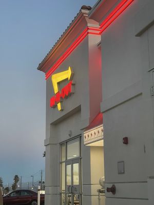 In-N-Out Burger by null