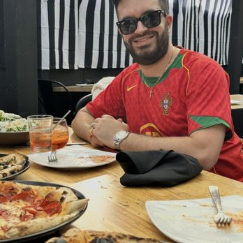 2145 Eats - Enjoying some excellent vibes and Pizza - Pizza Near Me - Costa Mesa, California